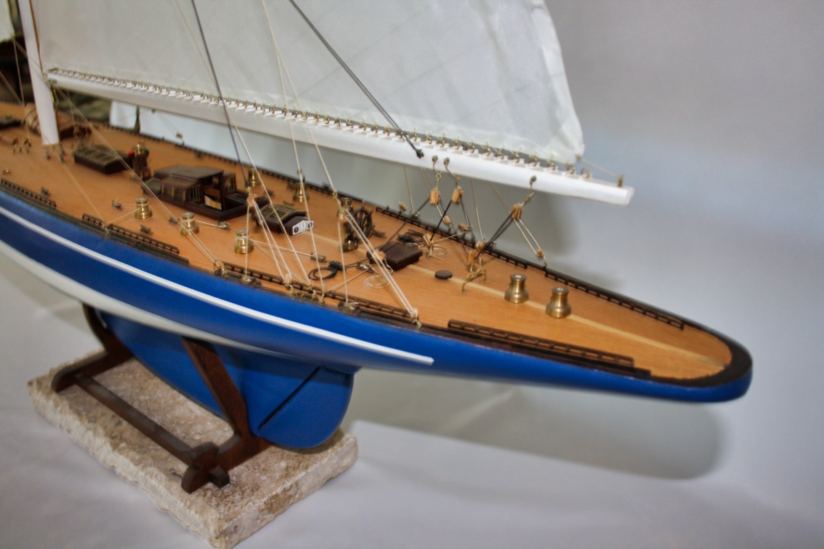 “Endeavor” 1934 America&rsquo;s Cup  /  L – 45', H – 49', B – 9'